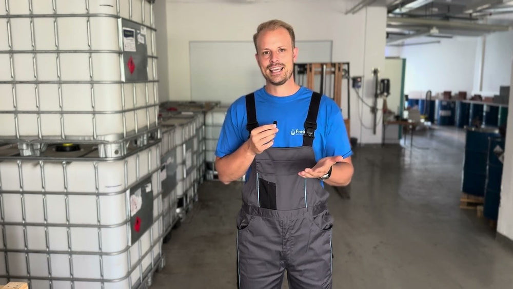 Mitarbeiter von Freimuth Bautenschutz im Lager, Standbild aus dem Partnerschafts-Video